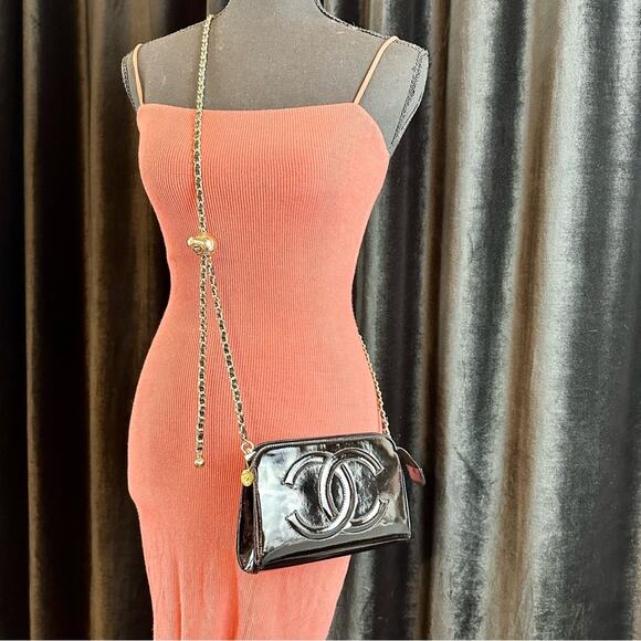 CHANEL Black Patent Leather Pouch Clutch Crossbody Bag with chain AUTHENTIC - Picture 1 of 16